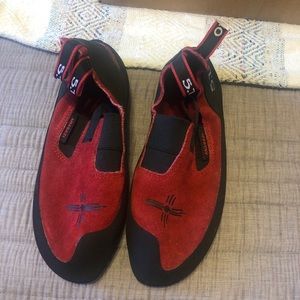 Anasazi 5.10 climbing shoes size 8.5. Worn once.